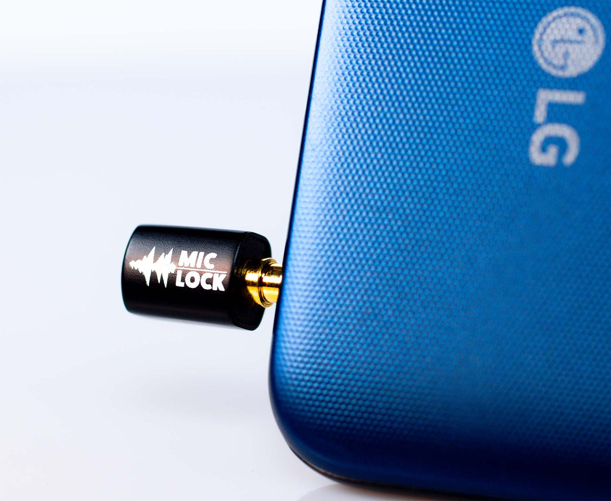 Mic-Lock 3.5 mm plugged into blue phone