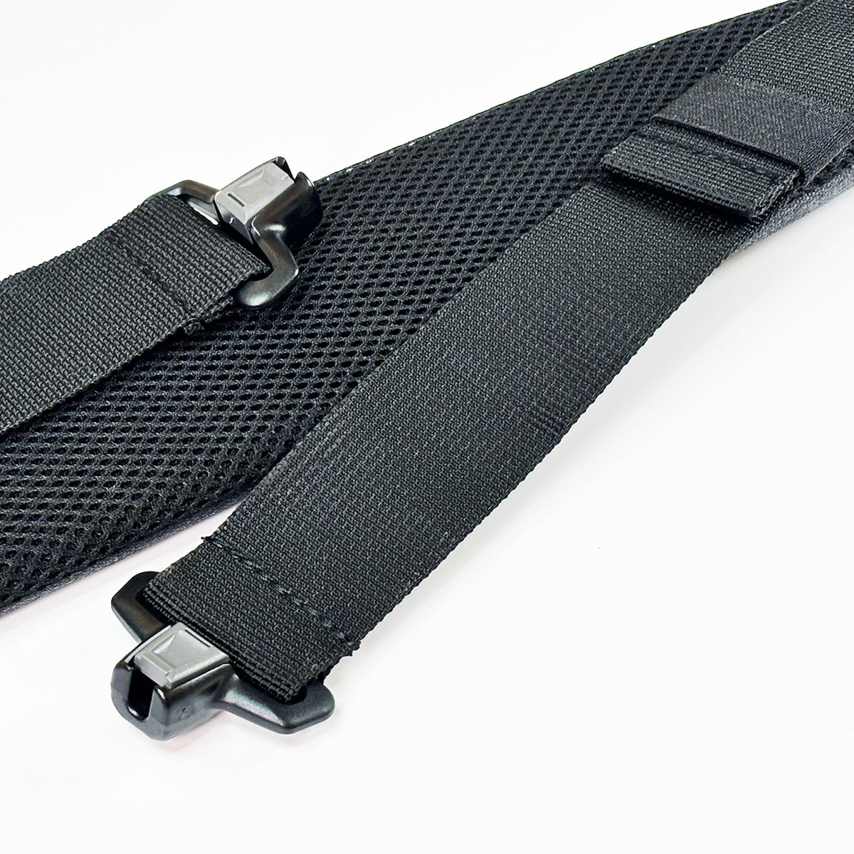 xUtility Strap - black - close up on mesh